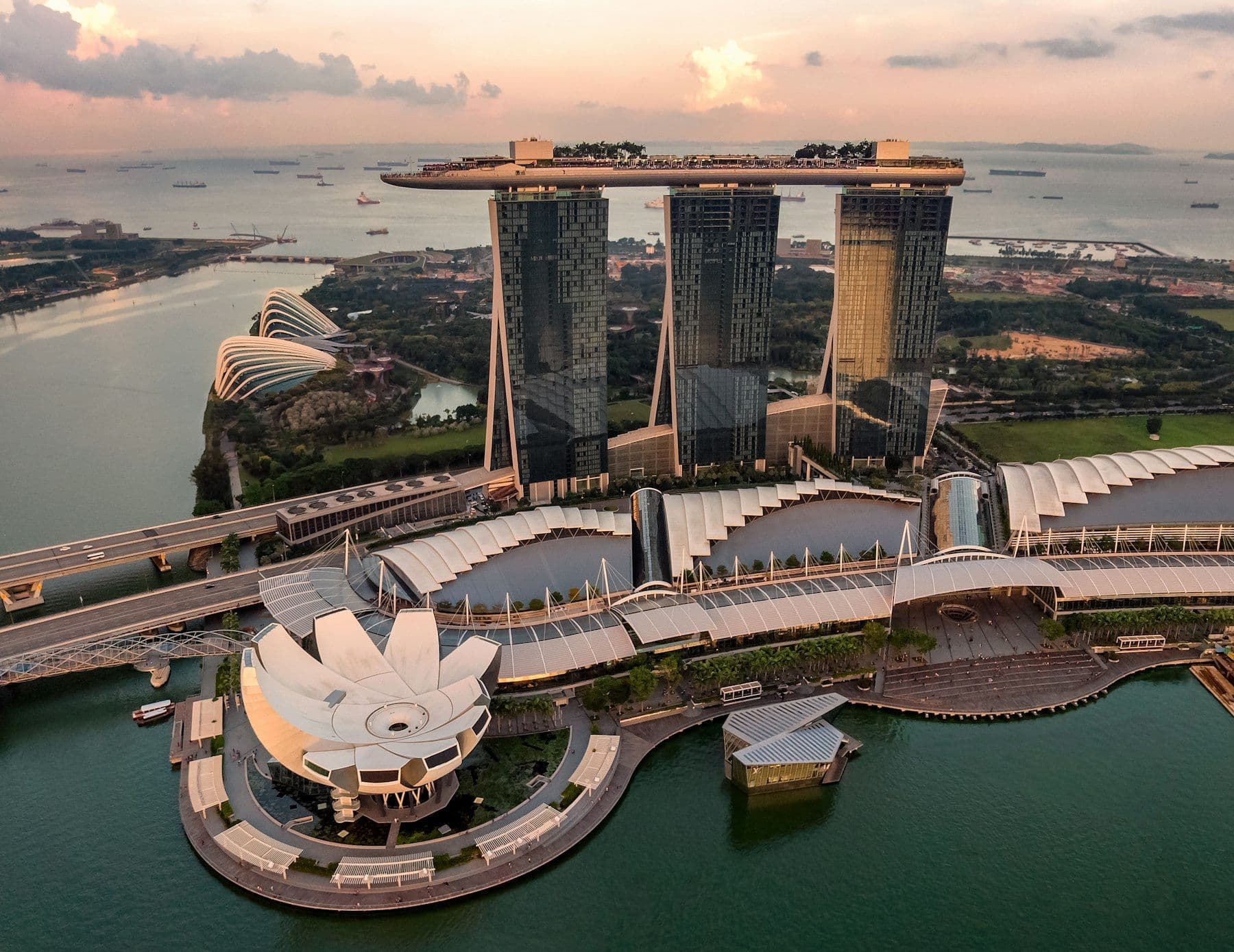 Singapore Marina Bay skyline at night